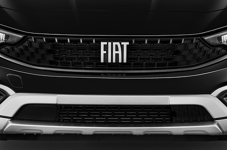 FIAT Tipo Kombi (Baujahr 2023) Cross 5 Türen Kühlergrill und Scheinwerfer