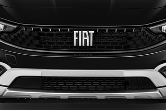 FIAT Tipo Kombi (Baujahr 2023) Cross 5 Türen Kühlergrill und Scheinwerfer
