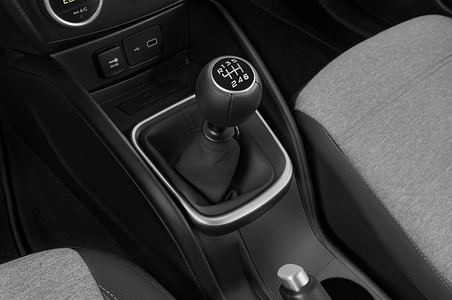FIAT Tipo Kombi (Baujahr 2023) Cross 5 Türen Schalthebel