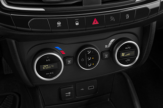 FIAT Tipo Kombi (Baujahr 2023) Cross 5 Türen Temperatur und Klimaanlage