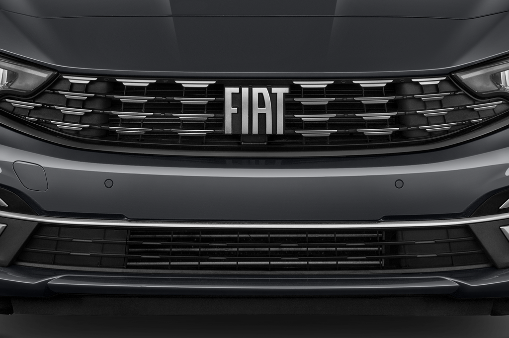 FIAT Tipo SW (Baujahr 2022) Life 5 Türen Kühlergrill und Scheinwerfer