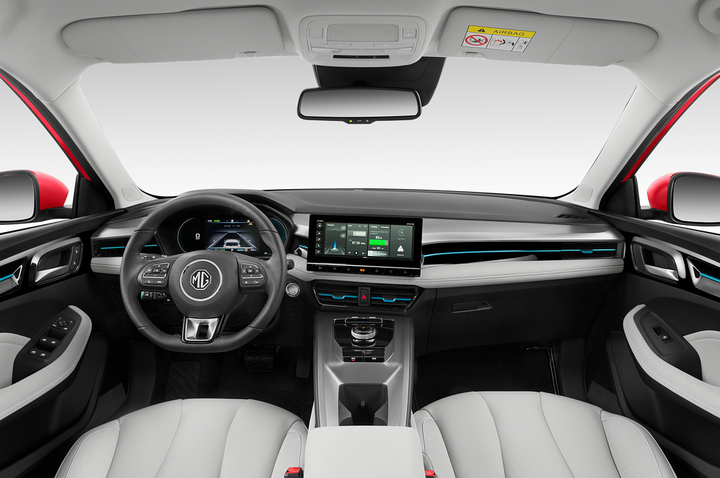MG MG5 (Baujahr 2022) Luxury 5 Türen Cockpit und Innenraum