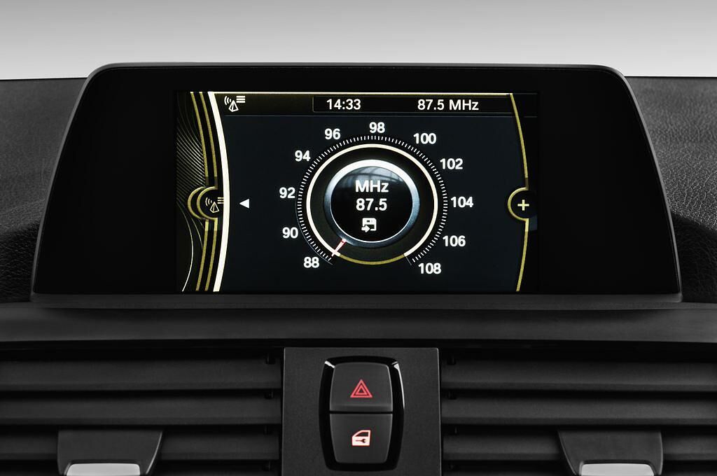BMW 1 Series (Baujahr 2013) M Sportpaket 3 Türen Radio und Infotainmentsystem