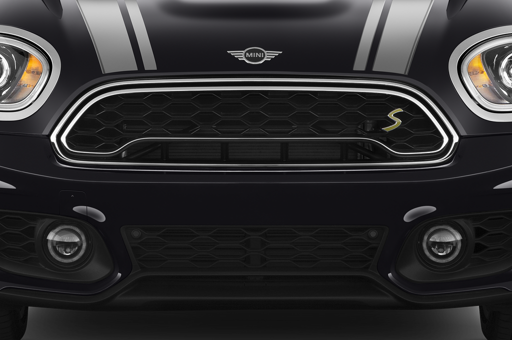 MINI Countryman (Baujahr 2020) Cooper SE ALL4 5 Türen Kühlergrill und Scheinwerfer