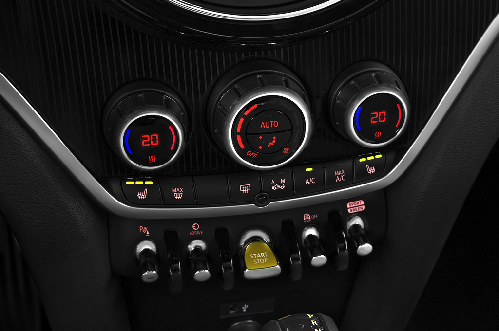 MINI Countryman (Baujahr 2020) Cooper SE ALL4 5 Türen Temperatur und Klimaanlage