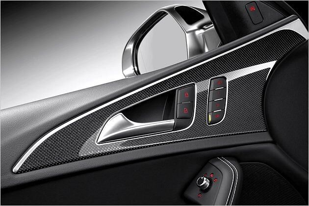 Karbonapplikation in der Tür-Innenverkleidung des S6 Avant