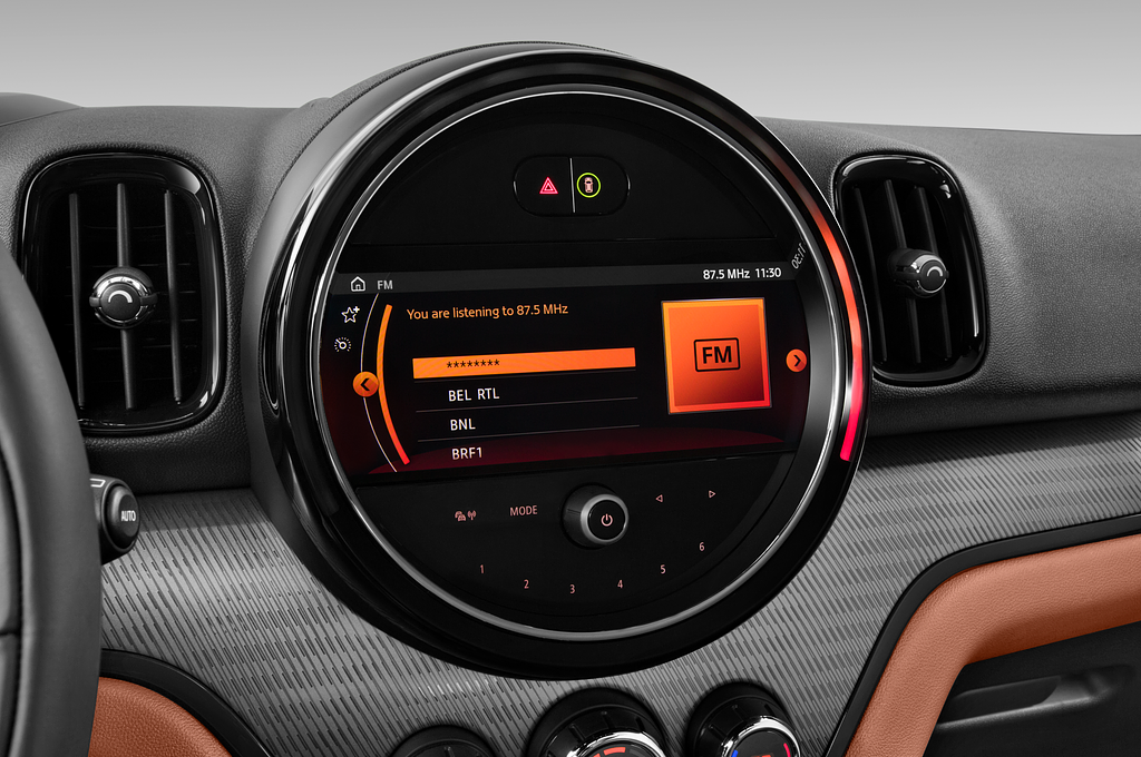 MINI Countryman Plug-In Hybrid (Baujahr 2021) S E ALL4 5 Türen Radio und Infotainmentsystem