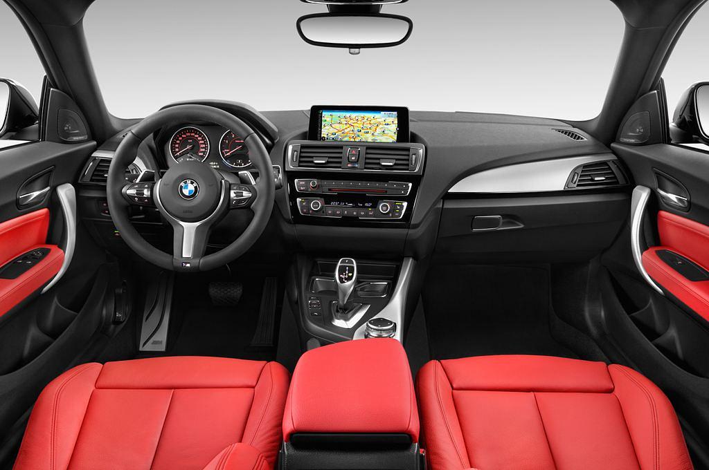 BMW 1 Series (Baujahr 2016) M Sport 3 Türen Cockpit und Innenraum