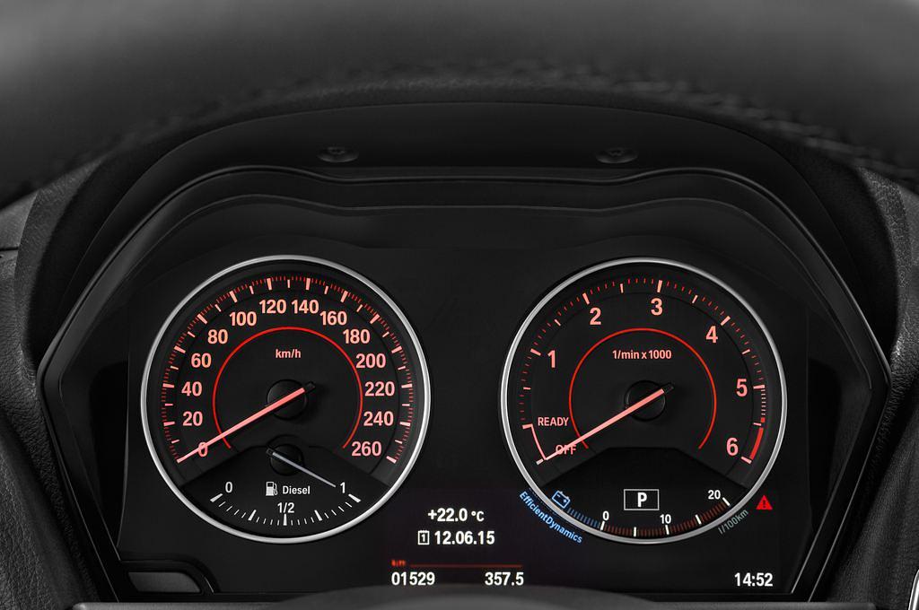 BMW 1 Series (Baujahr 2016) M Sport 3 Türen Tacho und Fahrerinstrumente