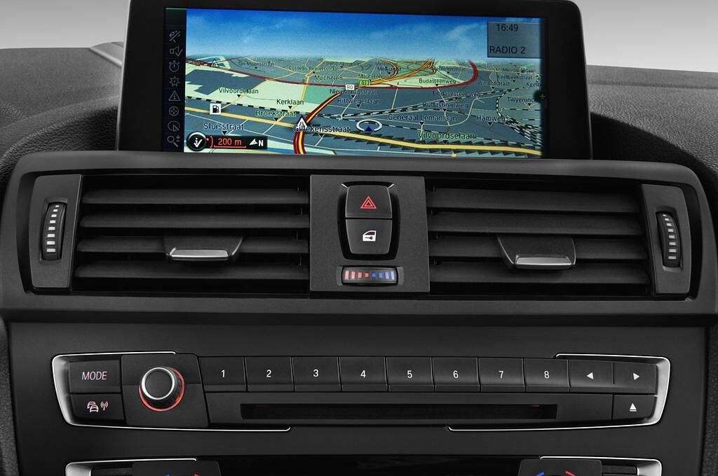 BMW 1 Series (Baujahr 2012) Urban Line 5 Türen Radio und Infotainmentsystem