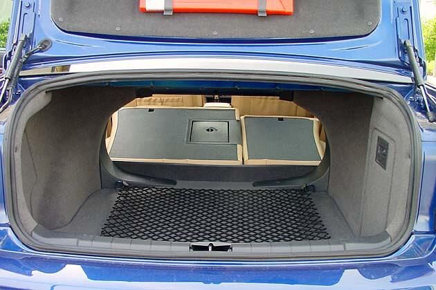 Für eine Stufenhecklimousine bietet der Vectra gute Variabilität