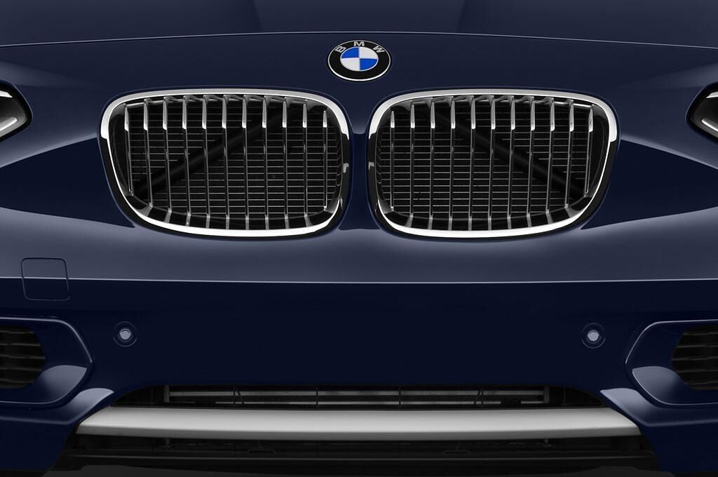 BMW 1 Series (Baujahr 2012) Urban Line 5 Türen Kühlergrill und Scheinwerfer