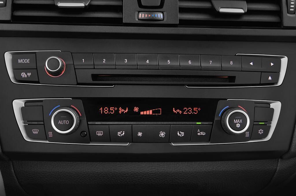 BMW 1 Series (Baujahr 2012) Urban Line 5 Türen Temperatur und Klimaanlage