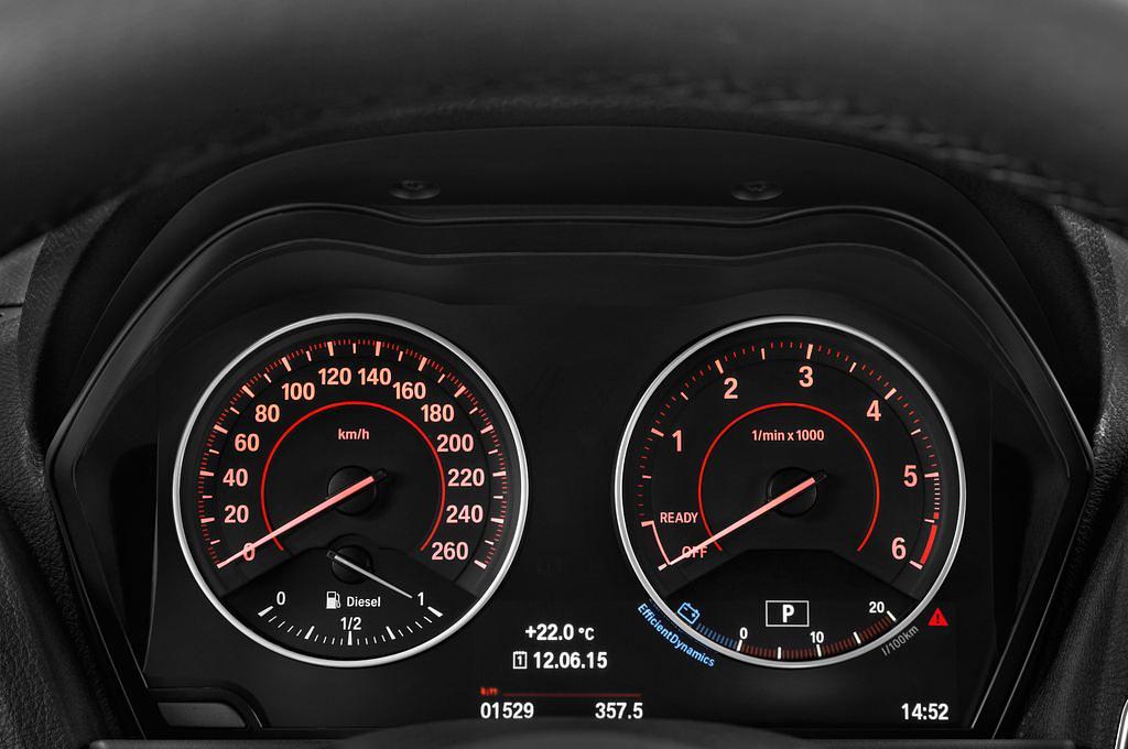 BMW 1 Series (Baujahr 2016) M Sport 5 Türen Tacho und Fahrerinstrumente