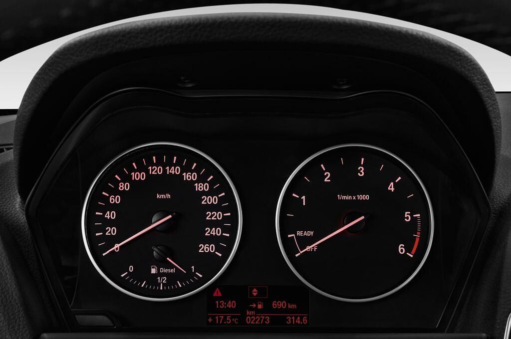 BMW 2 Series (Baujahr 2014) 220d Coupe 2 Türen Tacho und Fahrerinstrumente