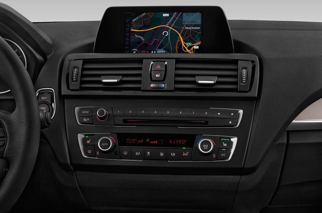 BMW 2 Series (Baujahr 2014) 220d Coupe 2 Türen Mittelkonsole
