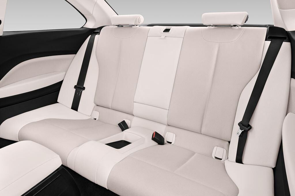 BMW 2 Series (Baujahr 2014) 220d Coupe 2 Türen Rücksitze
