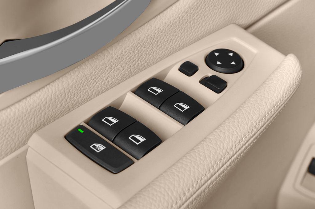 BMW 2 Series (Baujahr 2015) Luxury Line 5 Türen Bedienungselemente Tür