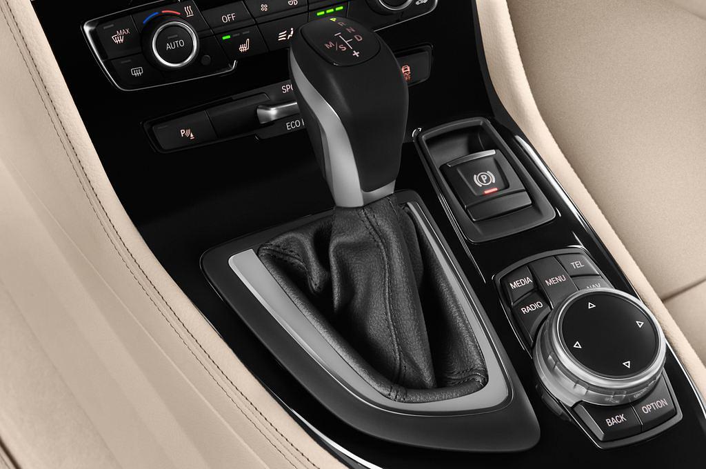BMW 2 Series (Baujahr 2015) Luxury Line 5 Türen Schalthebel