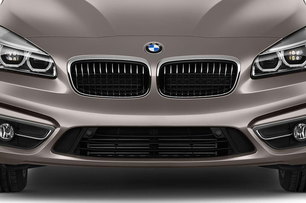 BMW 2 Series (Baujahr 2015) Luxury Line 5 Türen Kühlergrill und Scheinwerfer