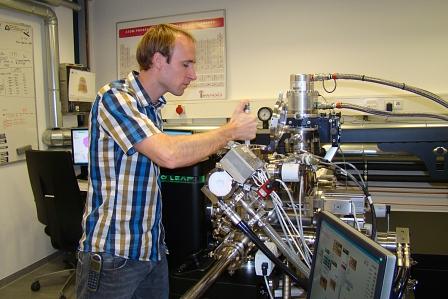 Mit der 3D-Atomsonde können Forscher das Material atomgenau untersuchen. Durch diese der Einsichten lassen sich Eigenschaften von Werkstoffen leichter optimieren.