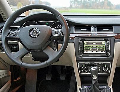 Innen ist alles edel ausgestattet.