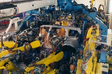 Die stahlintensiven Unternehmen - allen voran Auto- und Maschinenbauer -erwirtschaften hierzulande jährlich etwa 1000 Mrd. Euro.