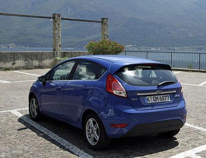 Mit dem Ford Fiesta hat man keine Parkplatzprobleme.