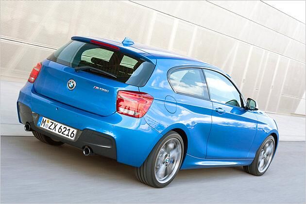 Von hinten lassen zwei Endrohre auf die Potenz des M-Performance-Modells schließen