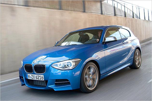 Sportlich: Flaps, die an Stelle der Nebelleuchten sitzen und die mit einer Querstrebe versehen sind