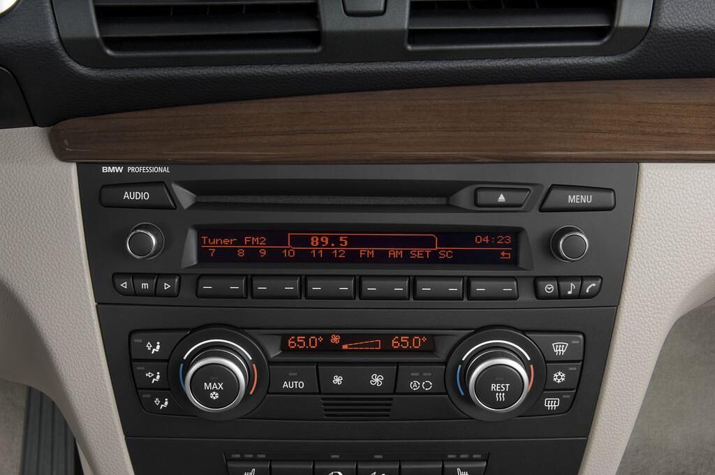 BMW 1 Series (Baujahr 2010) 125i 2 Türen Radio und Infotainmentsystem