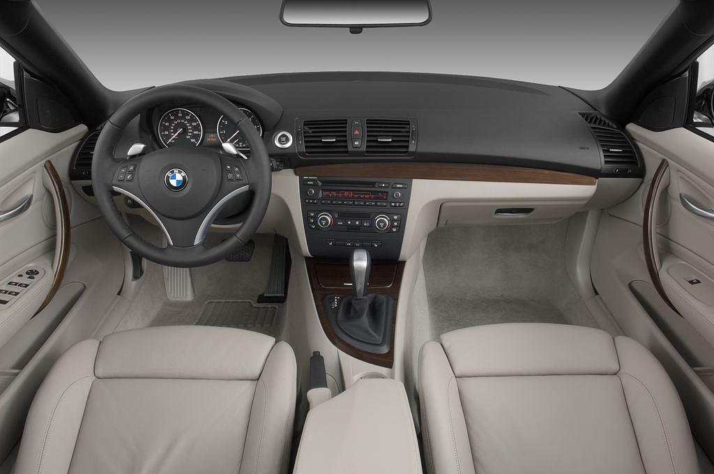 BMW 1 Series (Baujahr 2010) 125i 2 Türen Cockpit und Innenraum