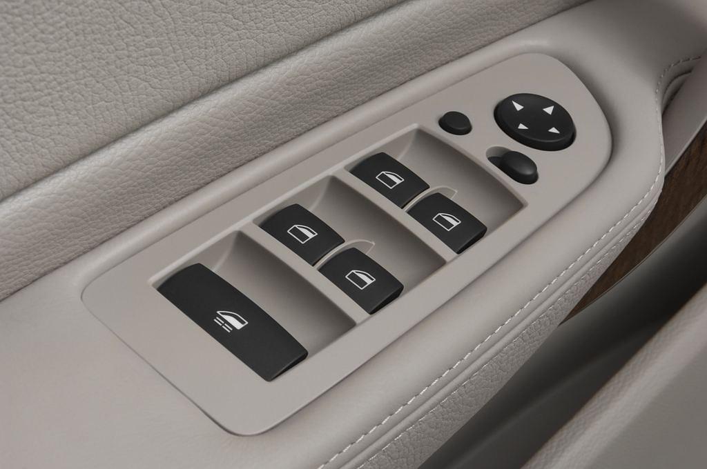 BMW 1 Series (Baujahr 2010) 125i 2 Türen Bedienungselemente Tür