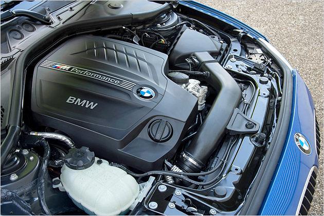 Der Dreiliter-Reihensechszylinder des M135i leistet mit Turbounterstützung 320 PS