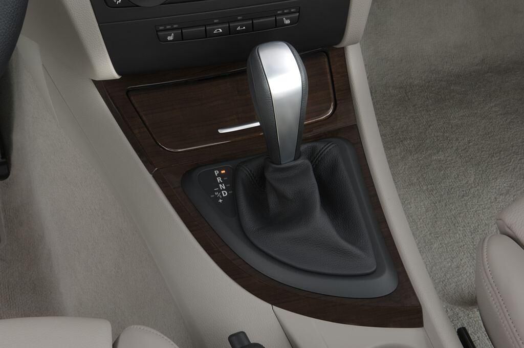 BMW 1 Series (Baujahr 2010) 125i 2 Türen Schalthebel