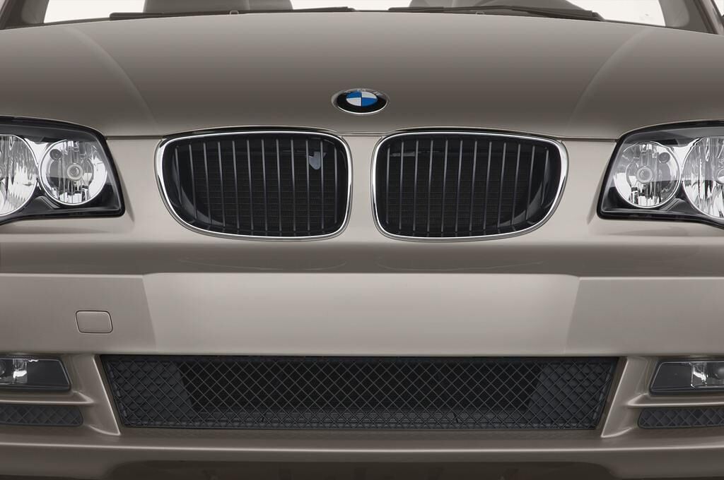 BMW 1 Series (Baujahr 2010) 125i 2 Türen Kühlergrill und Scheinwerfer