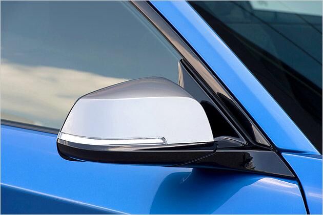 Das Gehäuse der Außenspiegel ist in dem Farbton "Ferric Grey metallic" gehalten