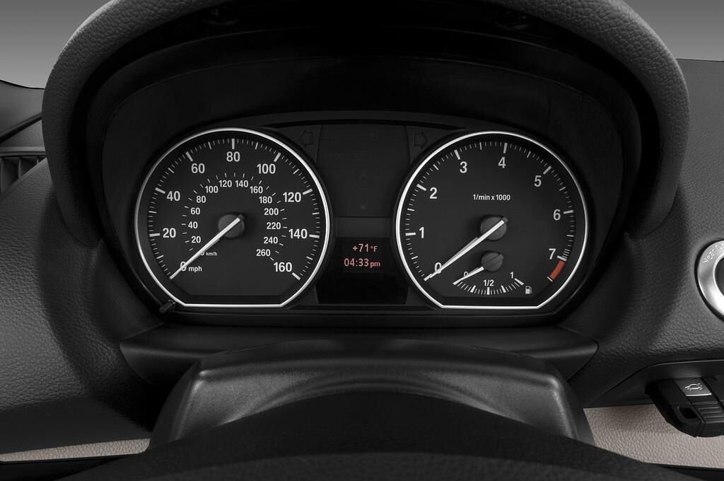 BMW 1 Series (Baujahr 2010) 125i 2 Türen Tacho und Fahrerinstrumente
