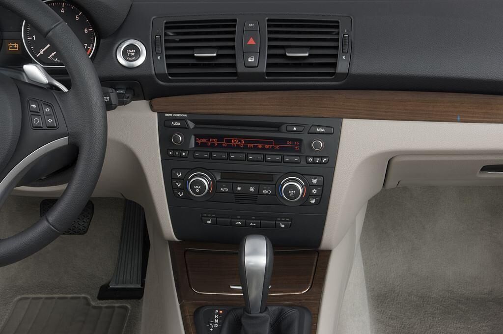BMW 1 Series (Baujahr 2010) 125i 2 Türen Mittelkonsole