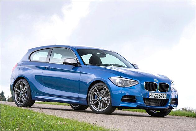 Die Mischbereifung besteht aus Pneus der Dimension 225/40 R18 vorn und 245/35 R18 hinten