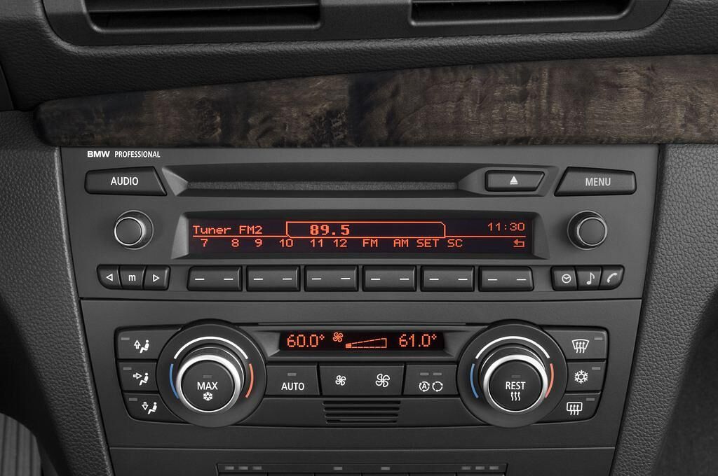 BMW 1 Series (Baujahr 2010) 135i 2 Türen Radio und Infotainmentsystem