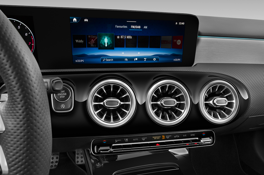 Mercedes A Class (Baujahr 2023) AMG Line 5 Türen Radio und Infotainmentsystem