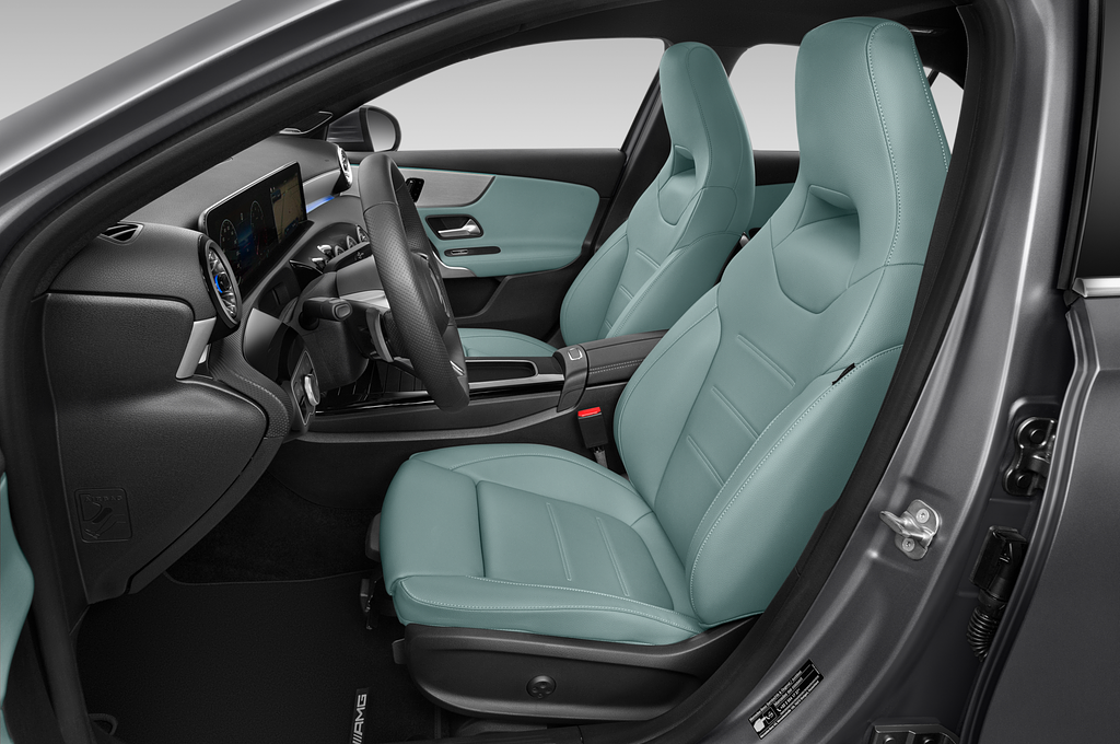 Mercedes A Class (Baujahr 2023) AMG Line 5 Türen Vordersitze