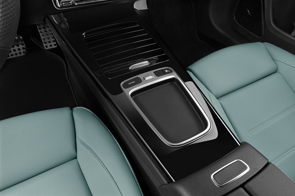 Mercedes A Class (Baujahr 2023) AMG Line 5 Türen Schalthebel