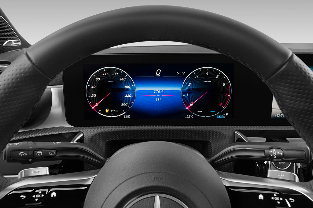 Mercedes A Class (Baujahr 2023) AMG Line 5 Türen Tacho und Fahrerinstrumente