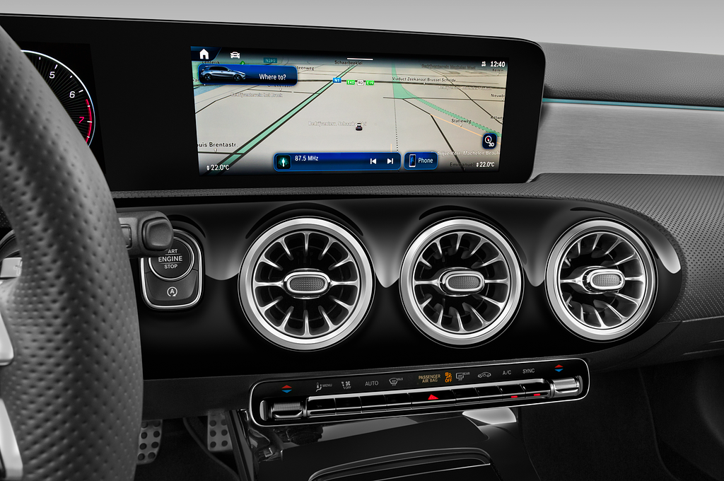 Mercedes A Class (Baujahr 2023) AMG Line 5 Türen Mittelkonsole