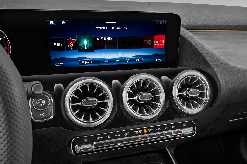 Mercedes B Class (Baujahr 2023) AMG Line 5 Türen Radio und Infotainmentsystem