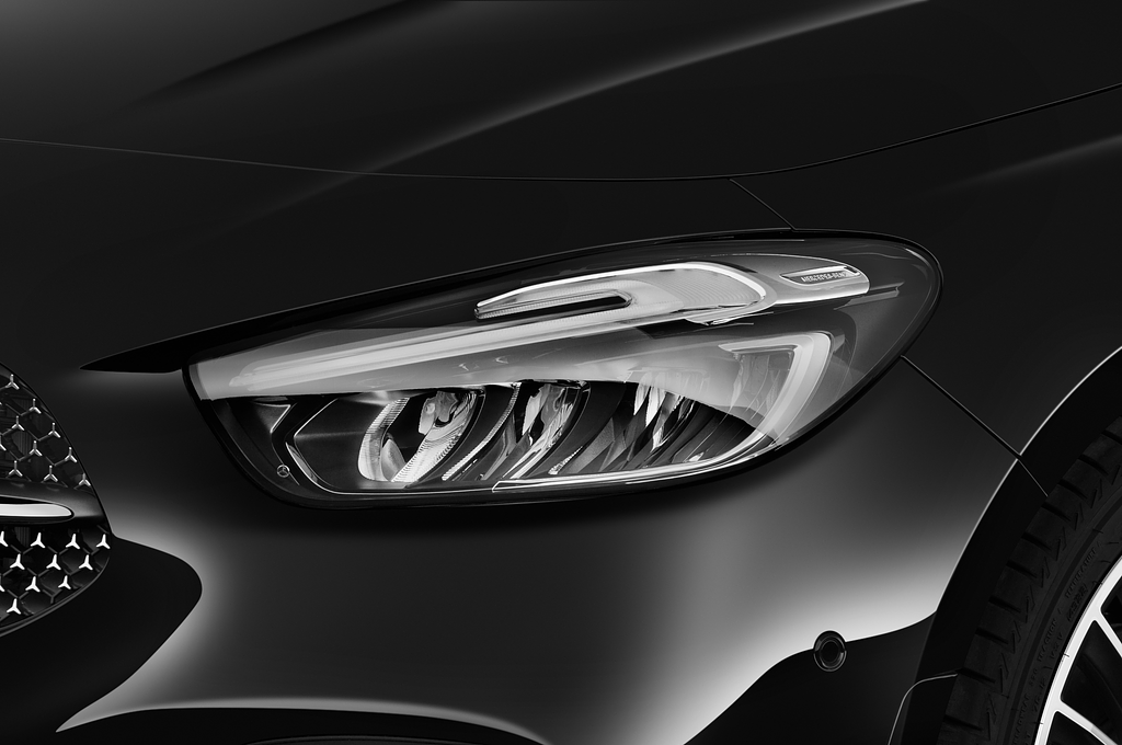 Mercedes B Class (Baujahr 2023) AMG Line 5 Türen Scheinwerfer