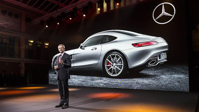 Mercedes am Vorabend des Pariser Salon im Piscine Molitor