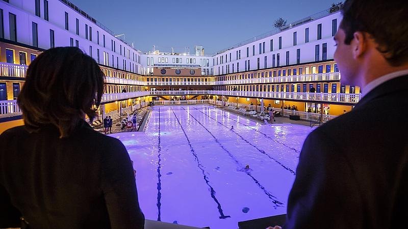 Mercedes am Vorabend des Pariser Salon im Piscine Molitor